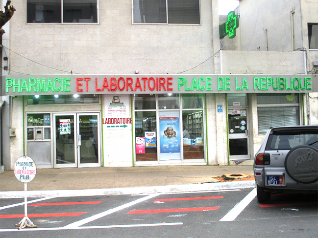 PLR (PHARMACIE ET LABORATOIRE PLACE DE LA REPUBLIQUE)